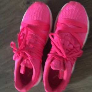 Athletic shoes